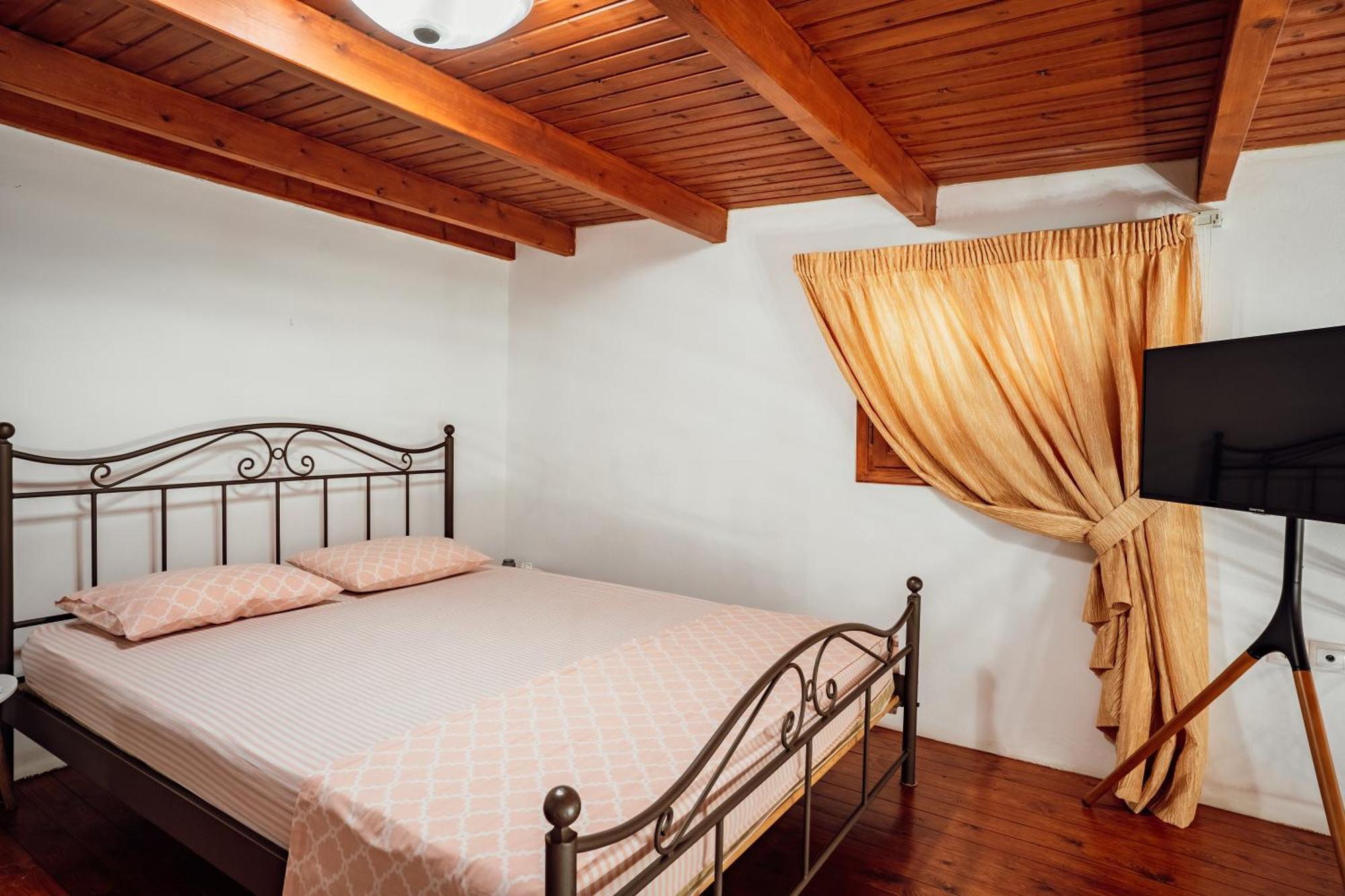 Dm Elegant And Charming Villa Foinikiá Екстериор снимка