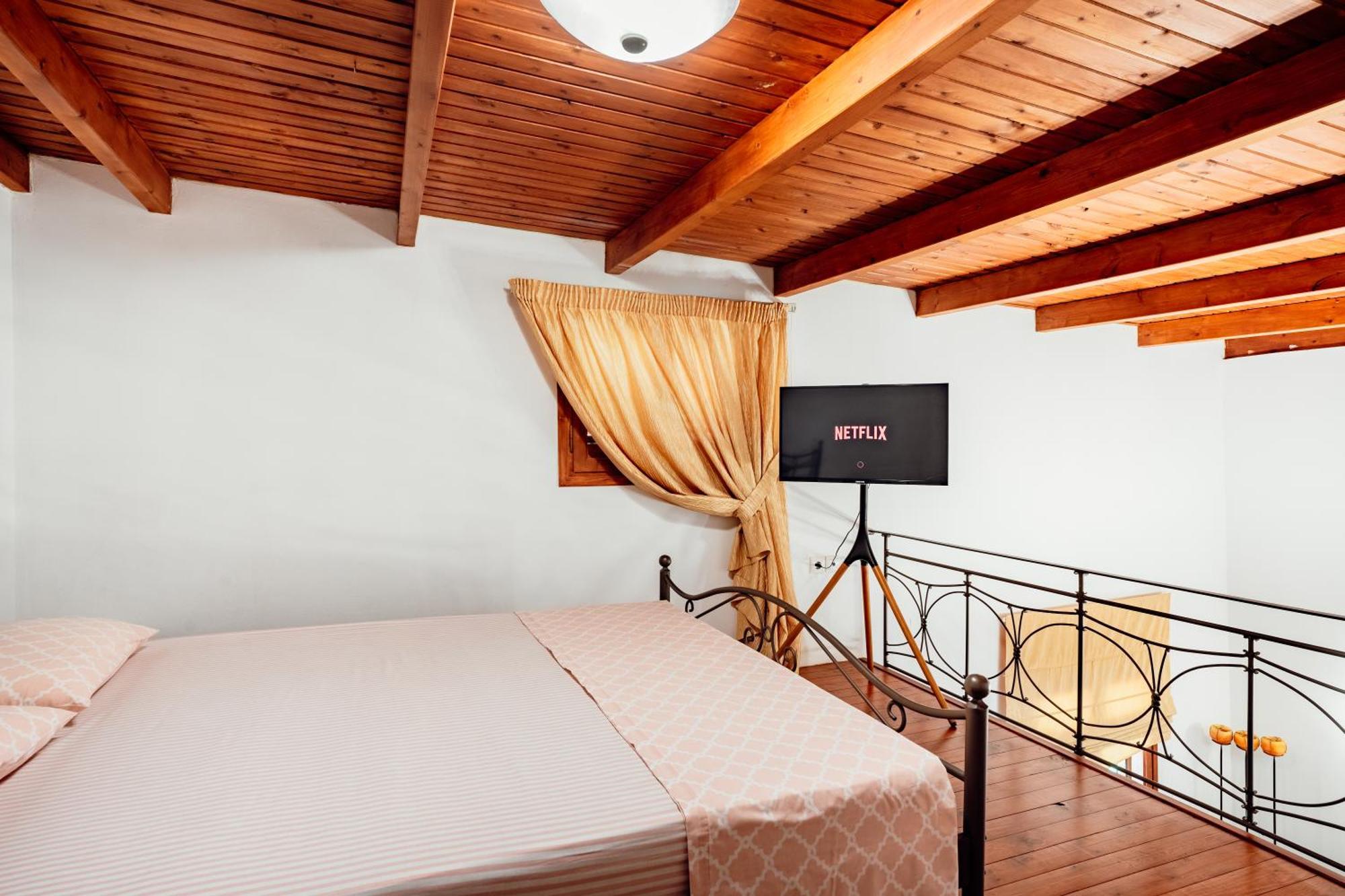 Dm Elegant And Charming Villa Foinikiá Екстериор снимка